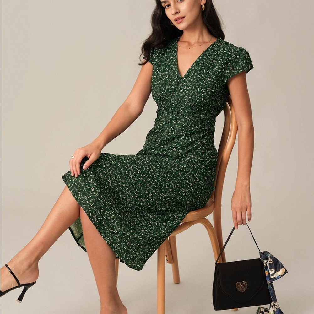 Rihoas V Neck Frill Trim Midi Dress in Grass Green